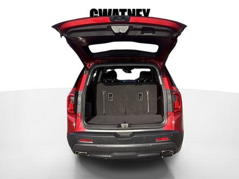Used 2022 GMC Acadia SLT w/ Elevation Edition FWD image 9