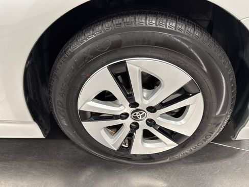 Used 2016 Toyota Prius FWD image 21