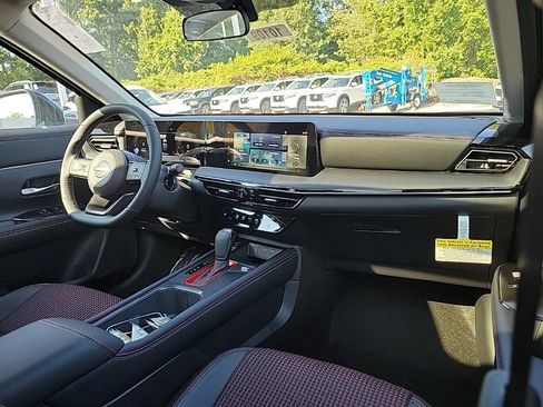 Used 2025 Nissan Kicks SR w/ SR Premium Package image 14