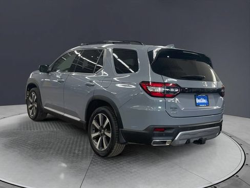 Certified 2023 Honda Pilot Touring image 3