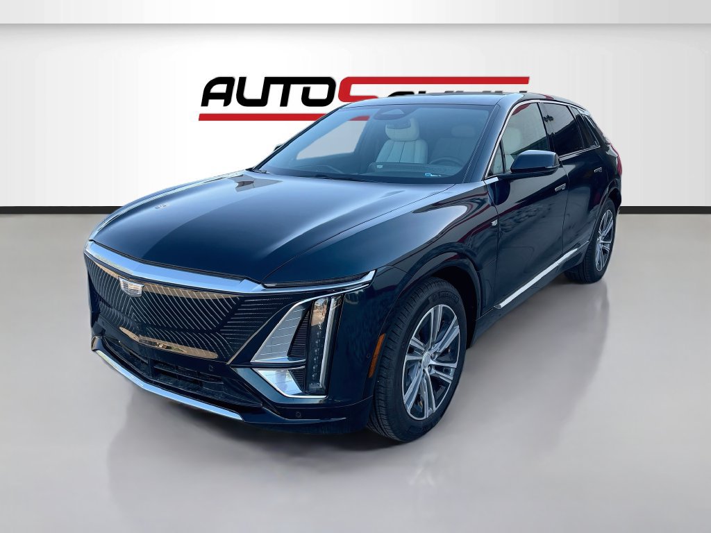 Used 2026 Cadillac Lyriq Luxury w/ LPO, Floor Liner Package AWD/4WD image 3