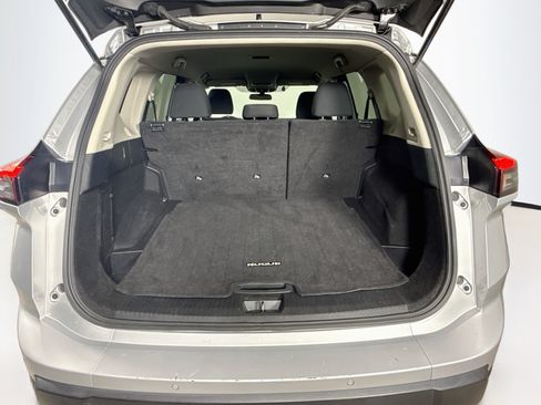 Used 2024 Nissan Rogue S FWD image 31