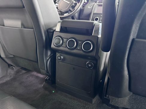 Used 2020 Land Rover Discovery Landmark image 17