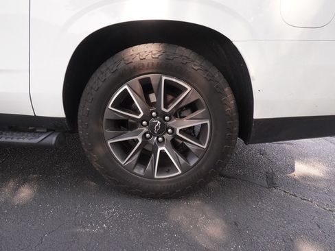 Used 2022 Chevrolet Suburban Z71 w/ Z71 Off-Road Package AWD/4WD image 34