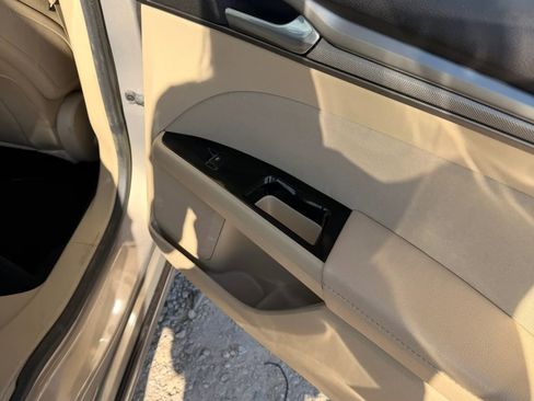 Used 2015 Ford Fusion SE FWD image 18