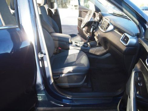 Used 2016 Kia Sorento FWD w/ LX Convenience Package image 6