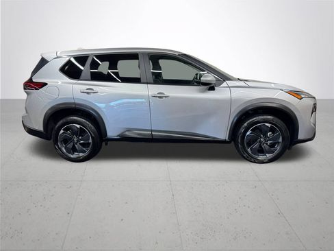 Used 2024 Nissan Rogue SV AWD/4WD image 9