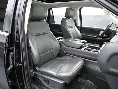 Used 2025 Ford Expedition Active AWD/4WD image 33