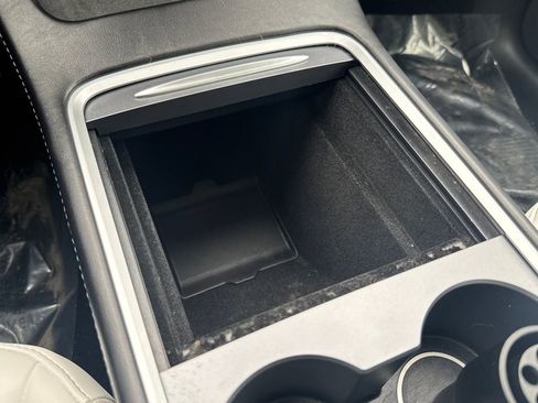 Used 2024 Tesla Model Y Performance image 23