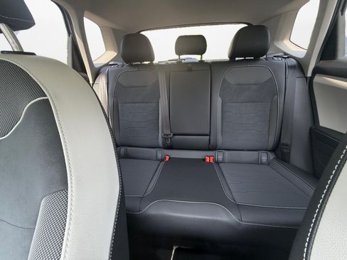 New 2026 Volkswagen Taos SE AWD/4WD image 12