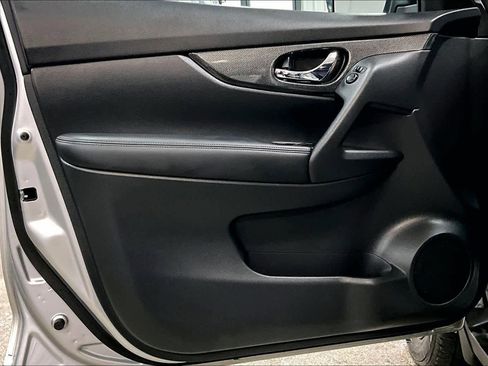 Used 2016 Nissan Rogue SL image 21