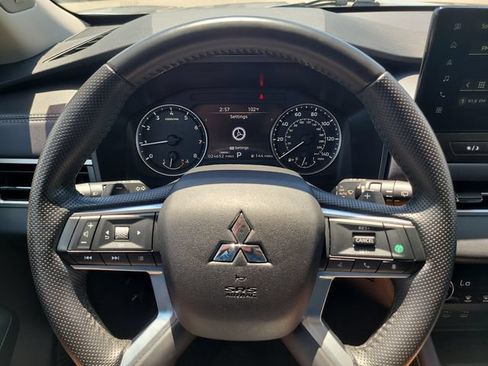 Used 2025 Mitsubishi Outlander SE FWD image 30