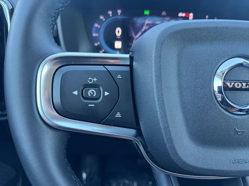Certified 2025 Volvo XC40 B5 Core image 14
