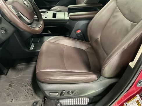 Used 2021 Toyota Sienna Platinum image 10