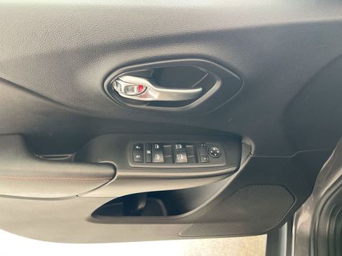 Used 2019 Jeep Cherokee Trailhawk w/ Cold Weather Group AWD/4WD image 13