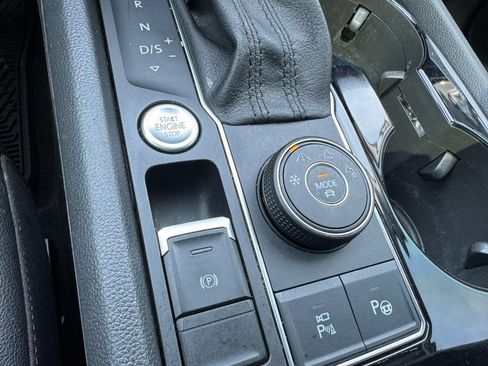 Used 2019 Volkswagen Atlas SEL Premium AWD/4WD image 18