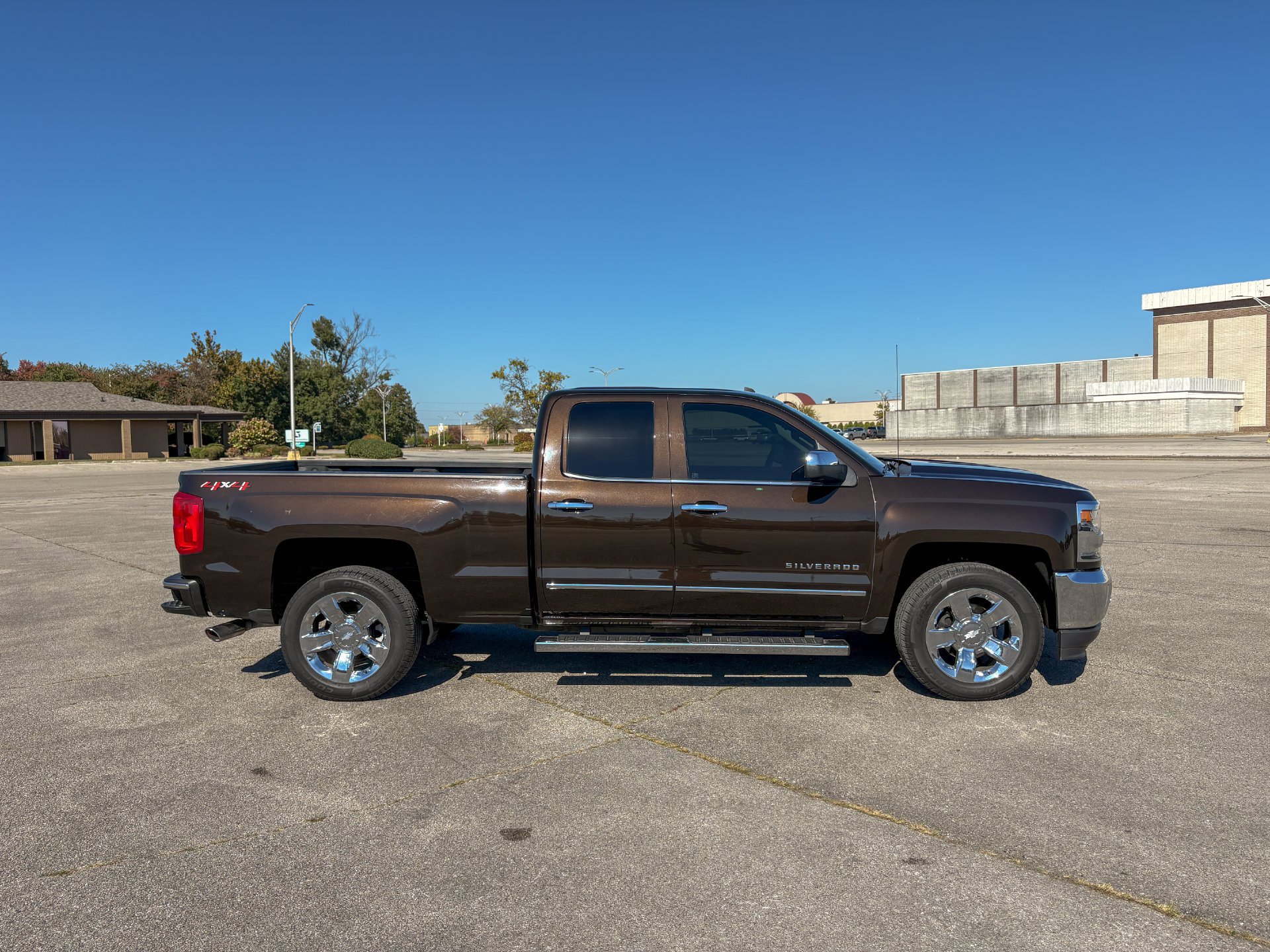 Used 2018 Chevrolet Silverado 1500 LTZ w/ Sport Package AWD/4WD image 10