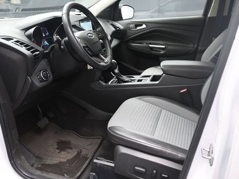Used 2017 Ford Escape SE w/ Equipment Group 201A FWD image 17