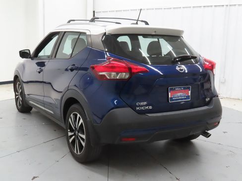 Used 2018 Nissan Kicks SR w/ Premium Package FWD image 6