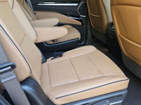 Used 2025 Cadillac Escalade Premium Luxury AWD/4WD image 21