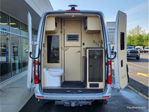 Used 2021 Mercedes-Benz Sprinter 2500 image 2