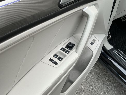 Used 2022 Volkswagen Tiguan SE R-Line AWD/4WD image 19