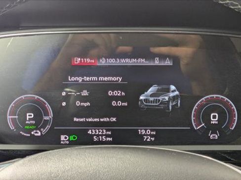 Used 2022 Audi e-tron Premium w/ Convenience Plus Package image 26