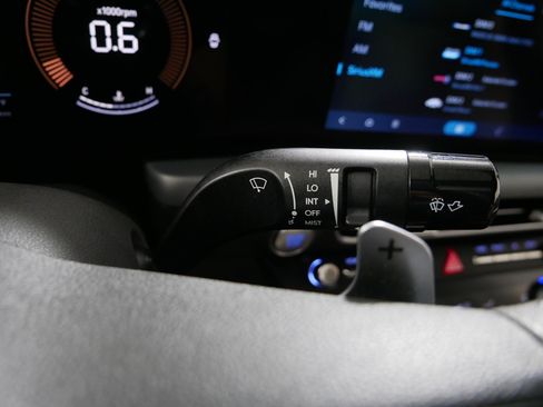 Used 2025 Hyundai Sonata SEL FWD image 31