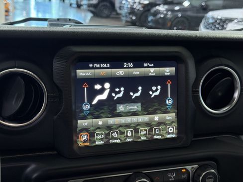 Used 2022 Jeep Wrangler Unlimited Sahara w/ Cold Weather Group AWD/4WD image 21