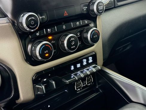 Used 2019 RAM 1500 Laramie AWD/4WD image 18