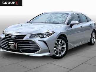Used 2021 Toyota Avalon XLE w/ Moonroof Package FWD video 1