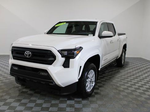 Certified 2024 Toyota Tacoma SR5 image 2