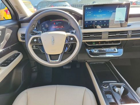 New 2026 Lincoln Corsair Premiere image 12