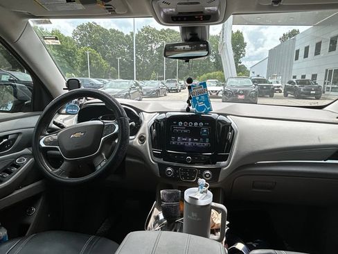 Used 2019 Chevrolet Traverse LT w/ LT Premium Package AWD/4WD image 19