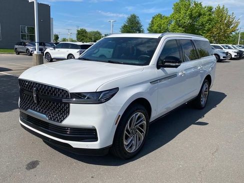 New 2026 Lincoln Navigator L Reserve AWD/4WD image 3