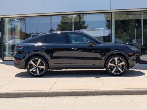 Certified 2025 Porsche Cayenne Coupe image 8