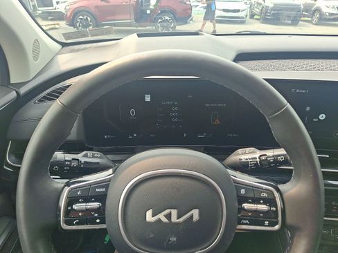 Used 2025 Kia Carnival SX Prestige FWD image 21