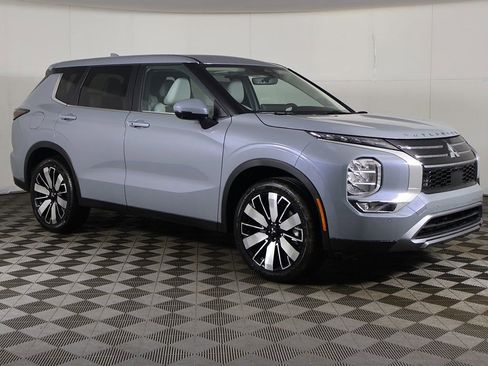 New 2026 Mitsubishi Outlander SE FWD image 2