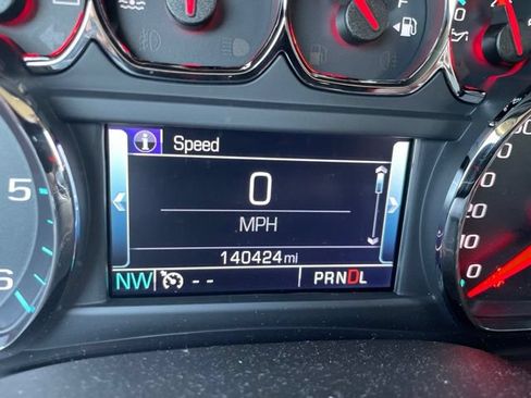 Used 2017 GMC Yukon SLT AWD/4WD image 13