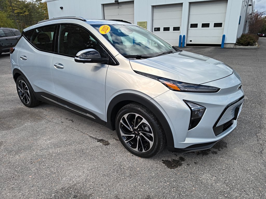 Used 2023 Chevrolet Bolt EUV Premier w/ Sun & Sound Package FWD image 7