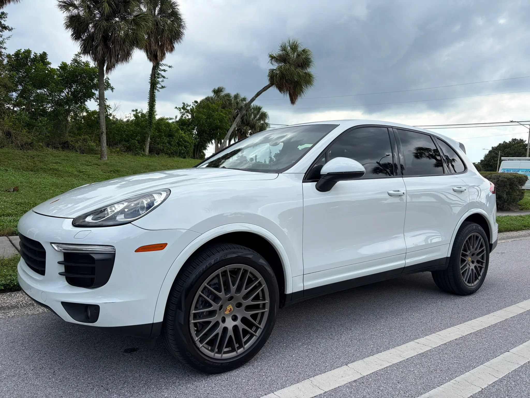 Used 2017 Porsche Cayenne AWD/4WD image 9