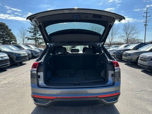 Used 2023 Volkswagen Atlas Cross Sport SE image 37
