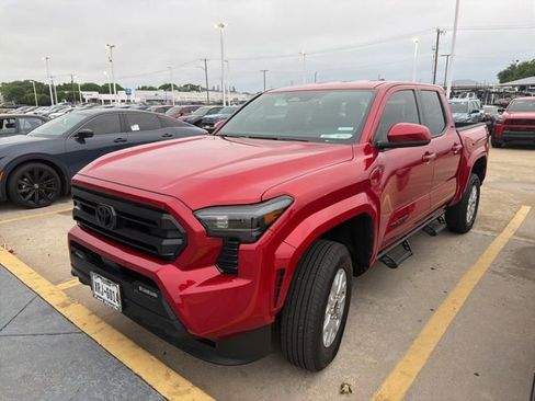 Used 2026 Toyota Tacoma SR5 image 3