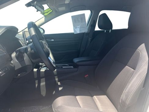 Used 2024 Nissan Altima 2.5 SV FWD image 10