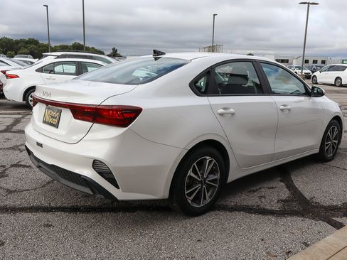 Used 2023 Kia Forte LXS image 4