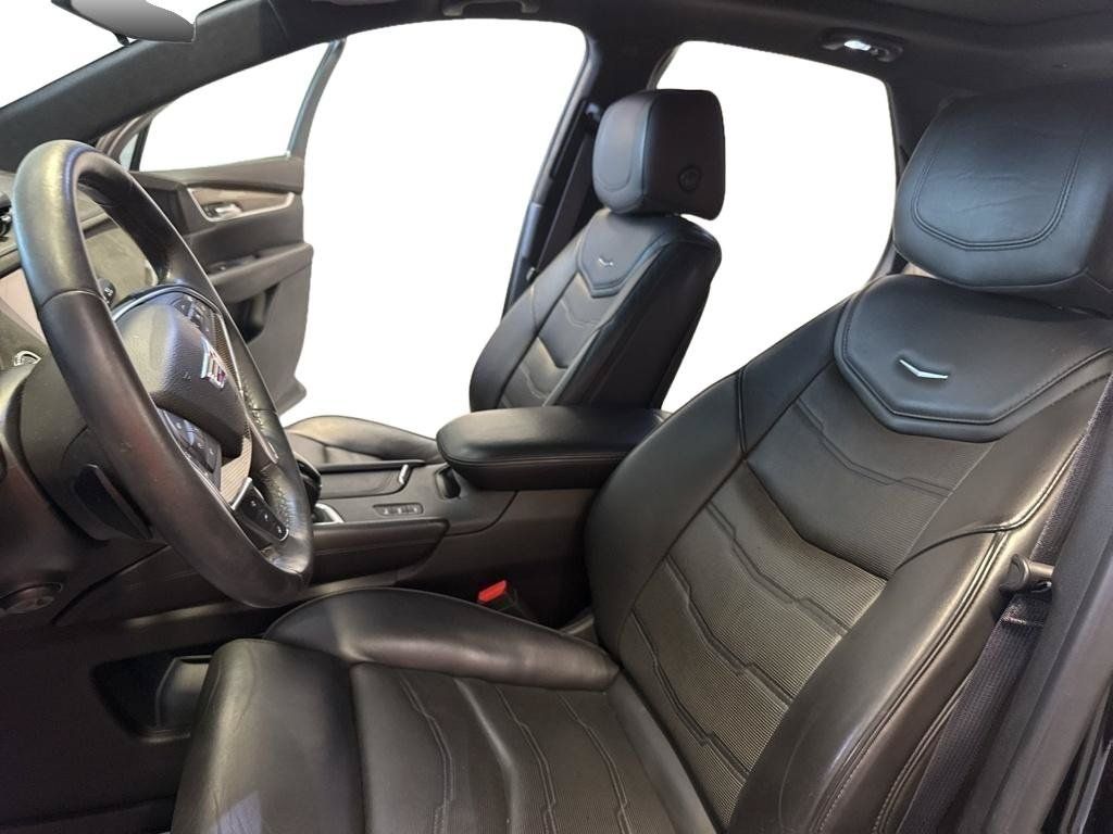 Used 2017 Cadillac XT5 Platinum w/ Driver Assist Package AWD/4WD image 16