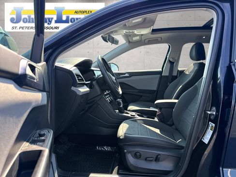 Used 2023 Volkswagen Taos SE w/ Panoramic Sunroof Package AWD/4WD image 10
