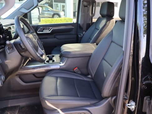 Used 2025 Chevrolet Silverado 2500 LTZ w/ LTZ Plus Package image 19