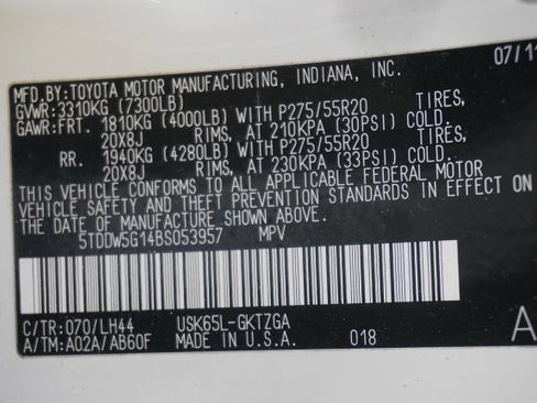 Used 2011 Toyota Sequoia Platinum image 38