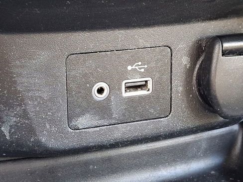 Used 2018 Nissan Rogue SV image 24